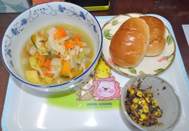 野菜スープ・ぱん・ひじきのカレー炒め