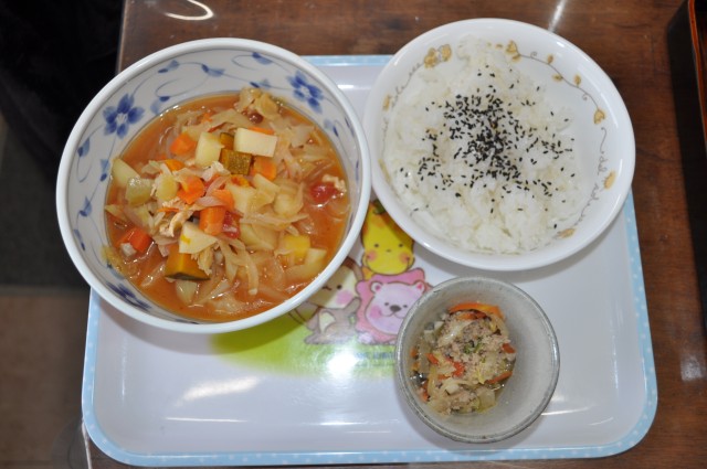 トマトスープ・豚ひき肉の炒め物・ご飯