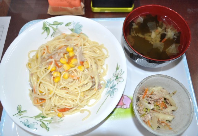 クリームスパゲティ・豚そぼろ炒め・コンソメスープ