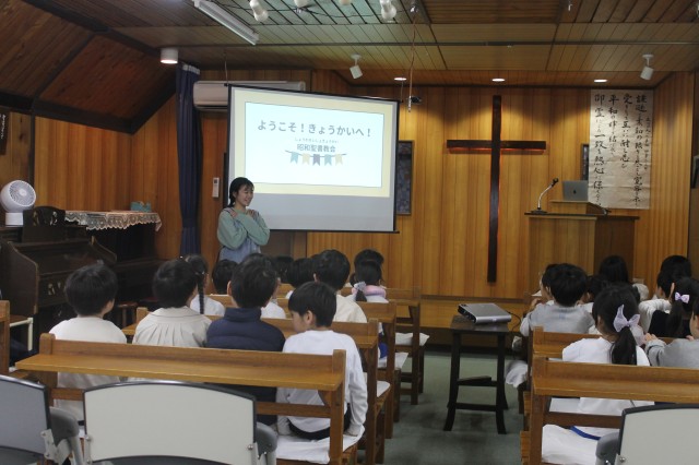 年長組でお隣の教会を訪問しました