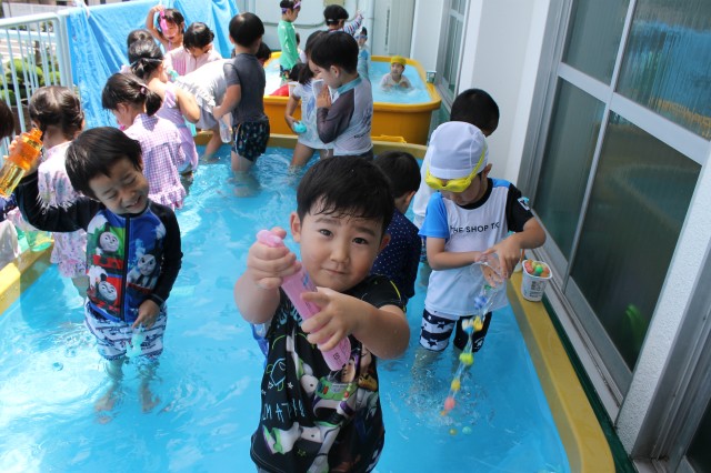 プール遊び