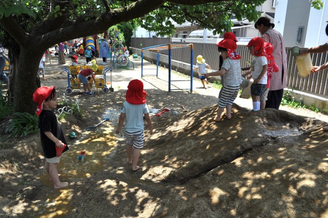 泥んこ遊び始まりました