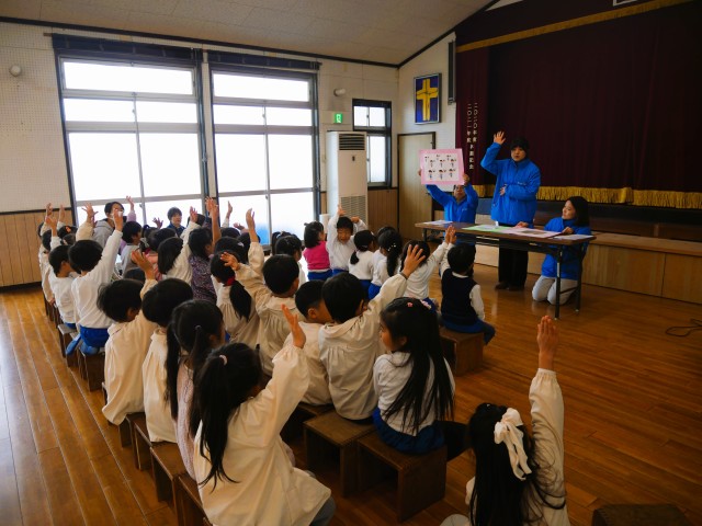 手をあげて参加！