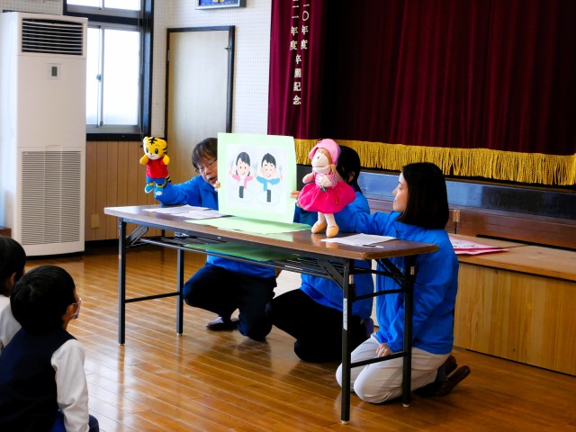 人形をつかって・・・