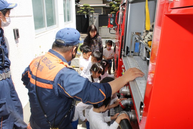 消防車の中を見せて頂きました