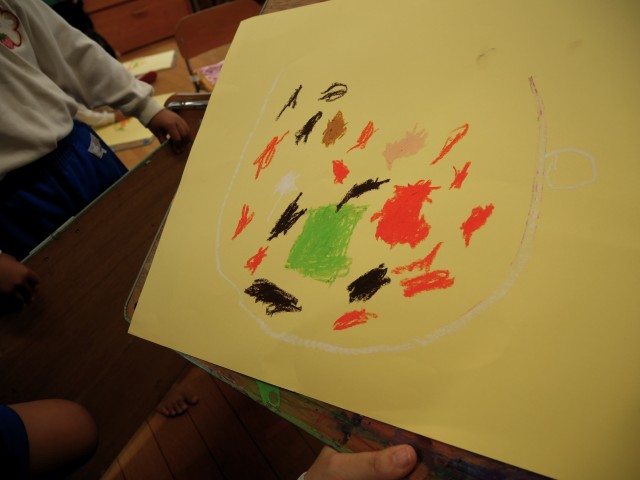 特別なスープに何が入っていたのか・・・クレパスで絵を描きました！