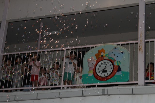 夜のしゃぼん玉