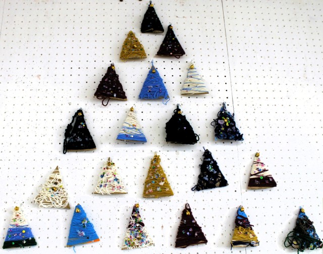 毛糸を巻いて、ツリー作ったよ！