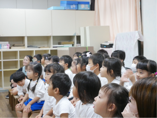 真剣に見ています！