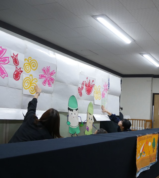 絵本の会の方が演じてくれました。