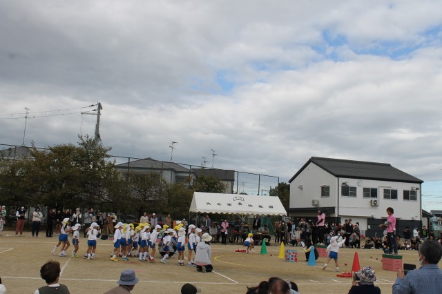 年長　玉入れ競争