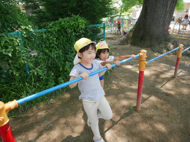 逆上がりの練習中！