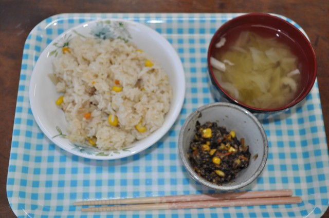 ピラフ・ひじきのカレー炒め・新玉ねぎと春キャベツのスープ