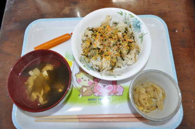 しらすご飯・白菜ごまポン酢・豆腐、えのき、わかめの吸い物
