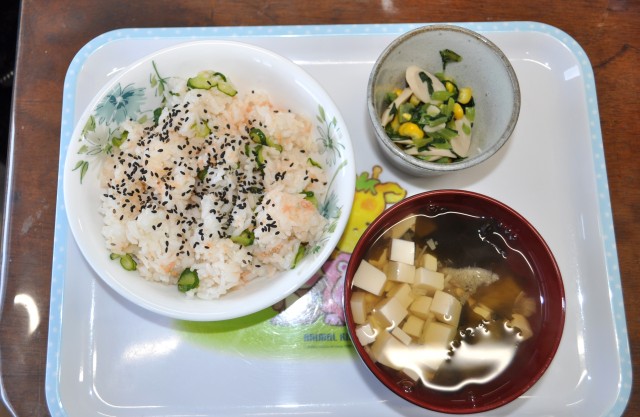 鮭ご飯・吸い物・菜っちゃん炒め