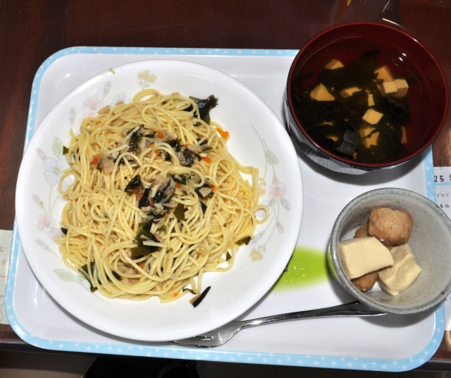 和風スパゲティ・吸い物(わかめ、エノキ、豆腐)・高野豆腐ミートボール
