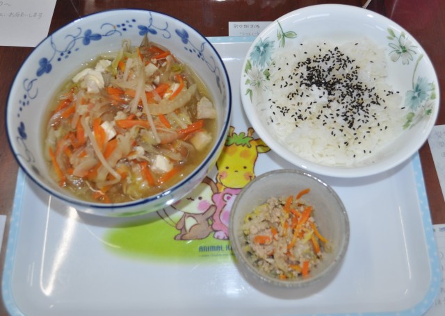 中華スープ・豚そぼろ炒め・ご飯