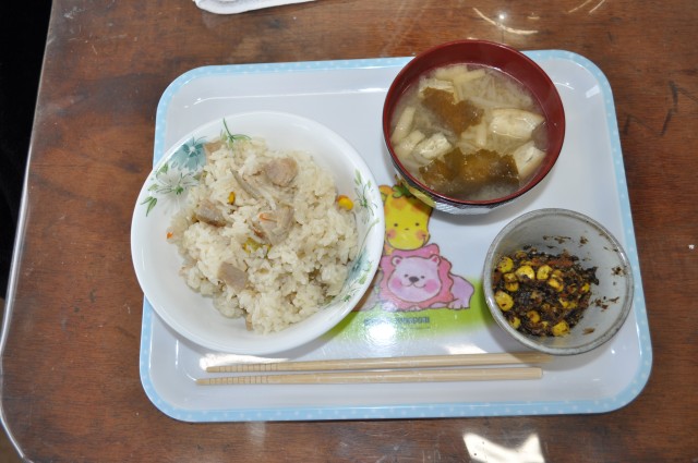 ごぼうベーコンご飯・もやしとわかめと揚げのみそ汁・ひじきのカレー炒め