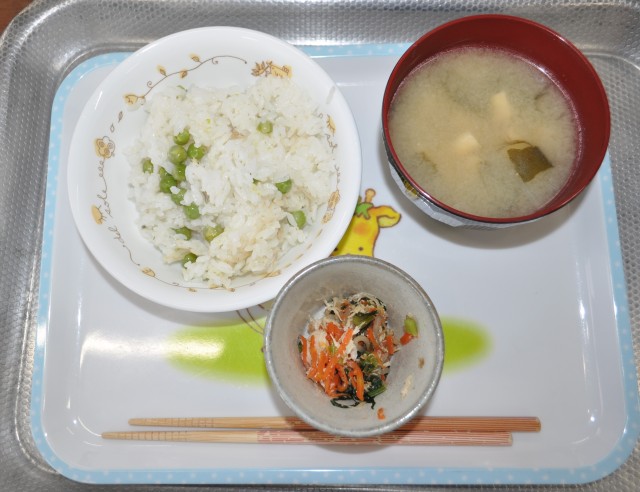 豆じゃこごはん・ほうれん草、人参んのナムル・みそ汁