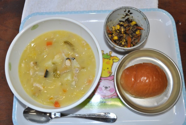 クリームスープ・パン・ひじきのチキンカレー炒め