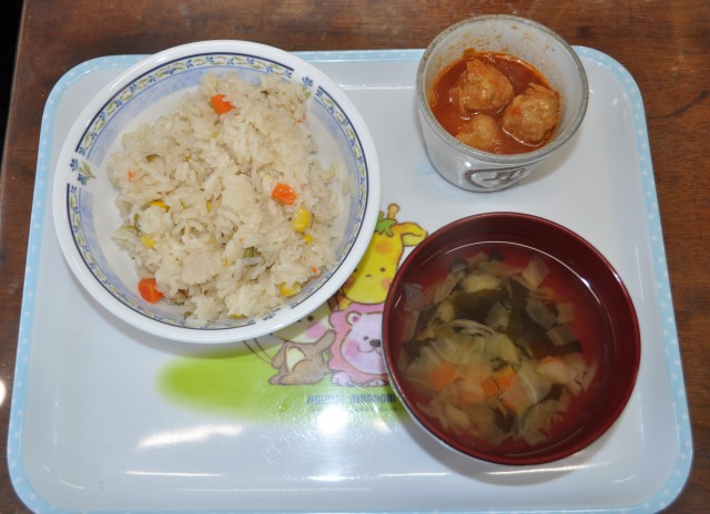 ピラフ・トマトとキャベツのミートボール・わかめとキャベツの吸い物