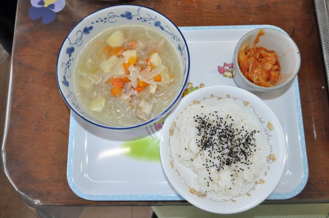 じゃがべースープ・ミートボールとキャベツのトマト煮・ご飯