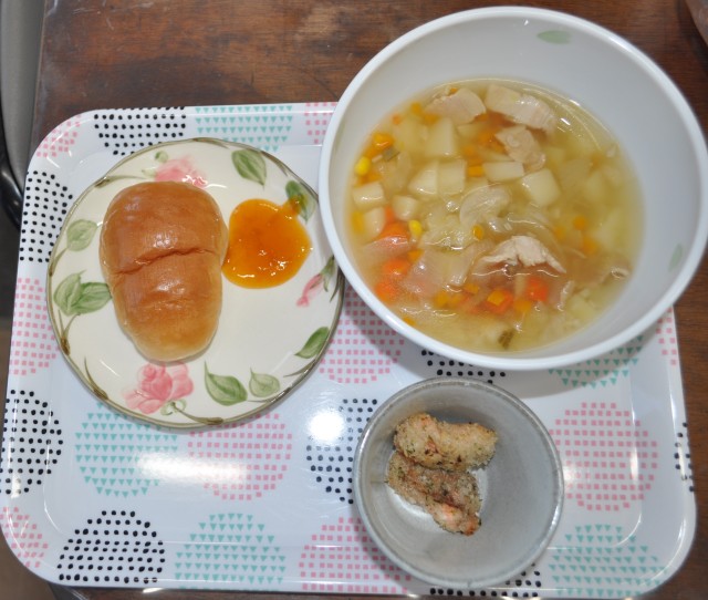 じゃがべースープ・パン・サーモンフライ(新メニュー)