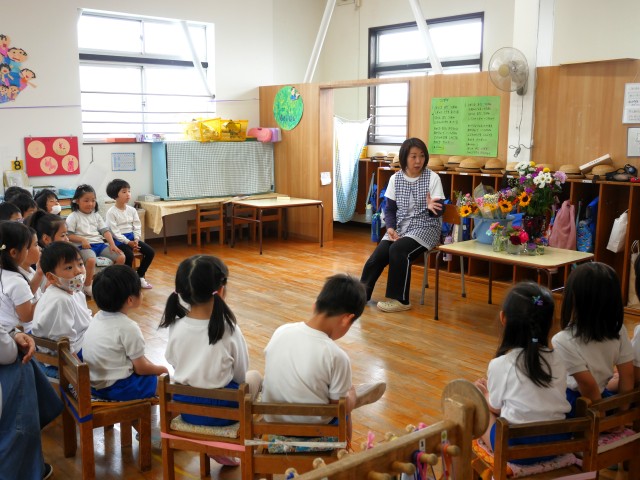 各クラスで礼拝しました。