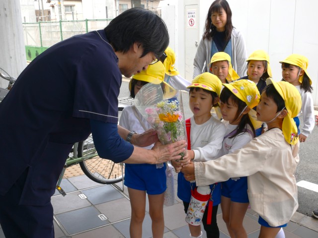 園医の先生に渡しに行ったりしました。